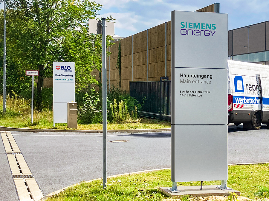Werbeanlage Siemens Engergy - Stelen im Aussenbereich